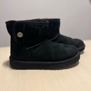 Black kids short uggs size 3